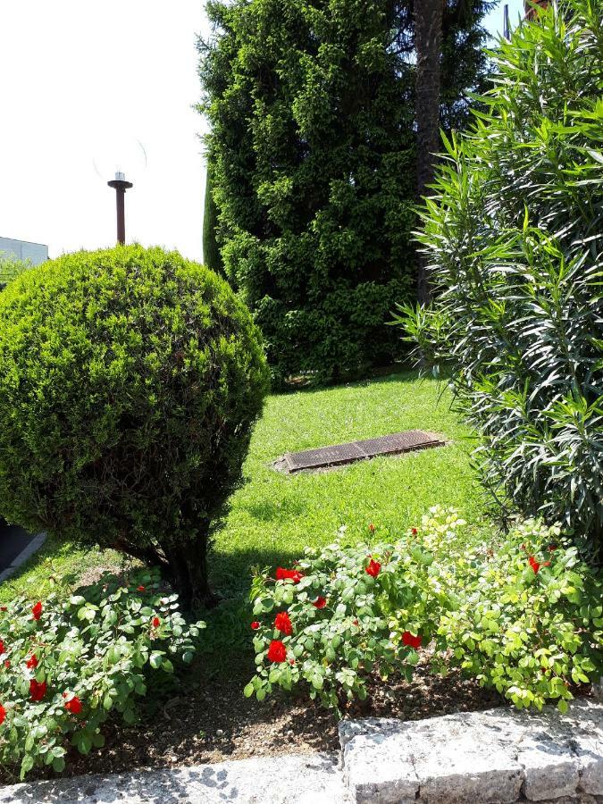 Il Glicine Sul Garda Appartamento Turistico 페스키에라델가르다 외부 사진